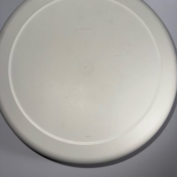 Tupperware server - Picture 3 of 3